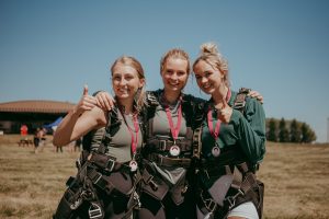 women-in-skydive-gear-giving-thumbs-up